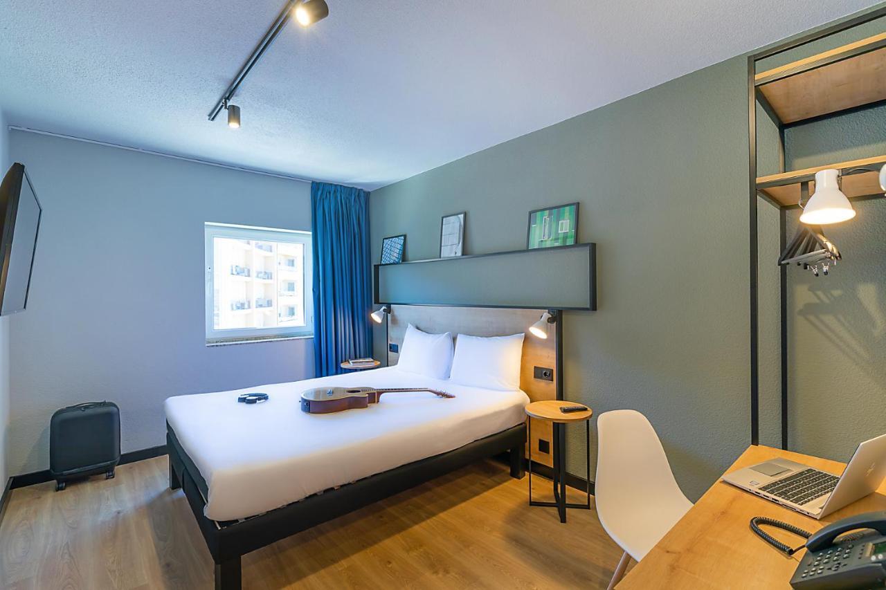 Quarto Individual Standard com Cama de Casal